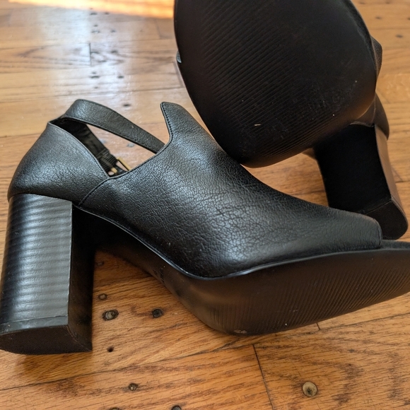 Nine West Open Toed Heeled Sandals - Picture 6 of 7